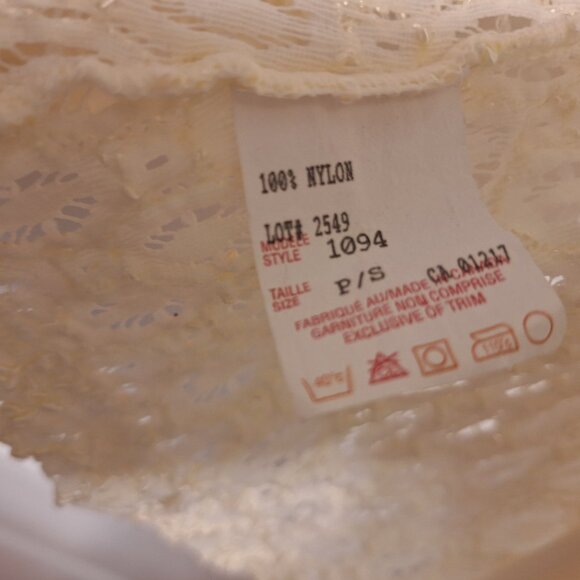 Vintage Elegant sheer top made in Canada - Picture 7 of 7